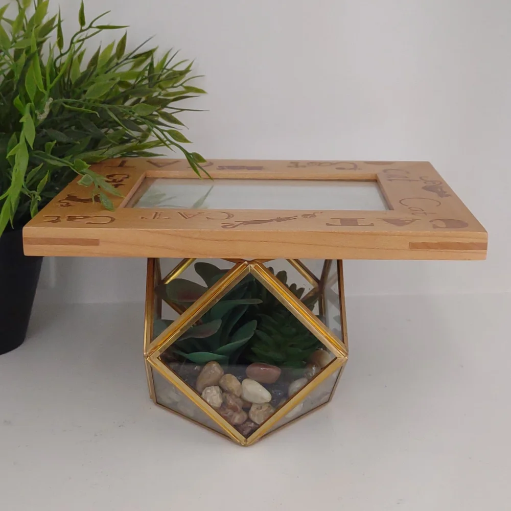 WOOD FRAME CAT